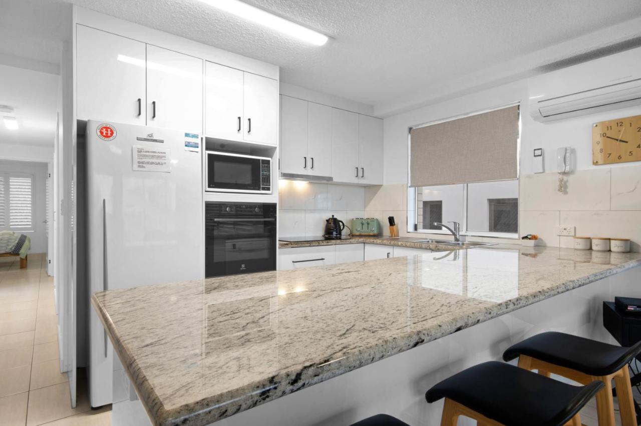 Capeview Apartments - Right On Kings Beach Caloundra Ngoại thất bức ảnh